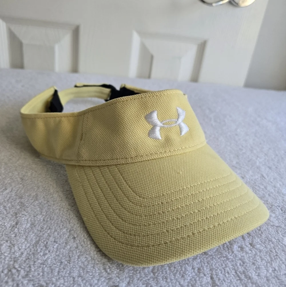 Under Armour Men's Yellow and Black Sports Visor.